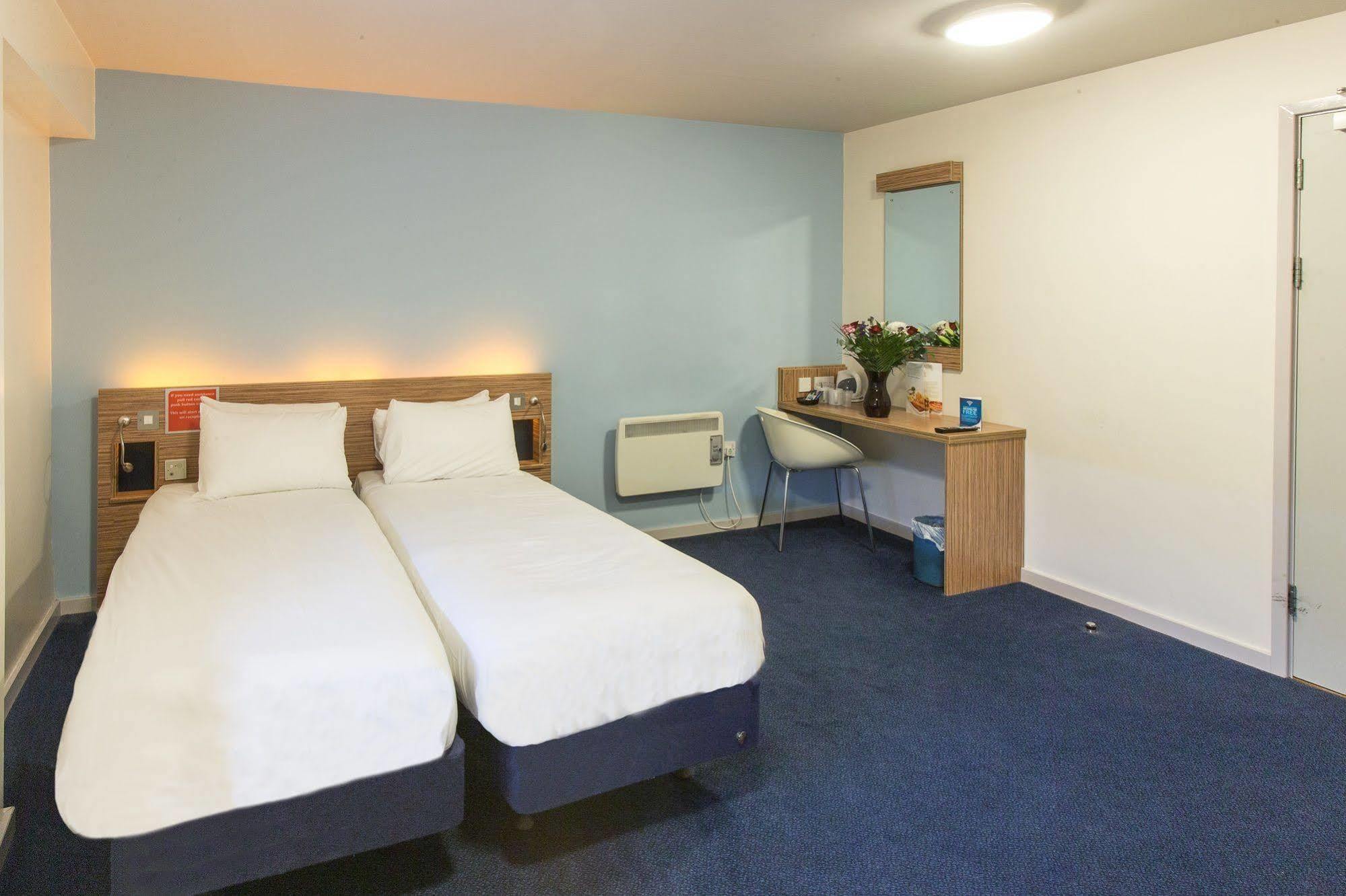 Redwings Lodge Wolverhampton Central Esterno foto